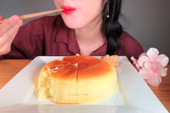 小姐姐吃彩色奶酪蛋糕,小姐姐的彩色蛋糕盛宴